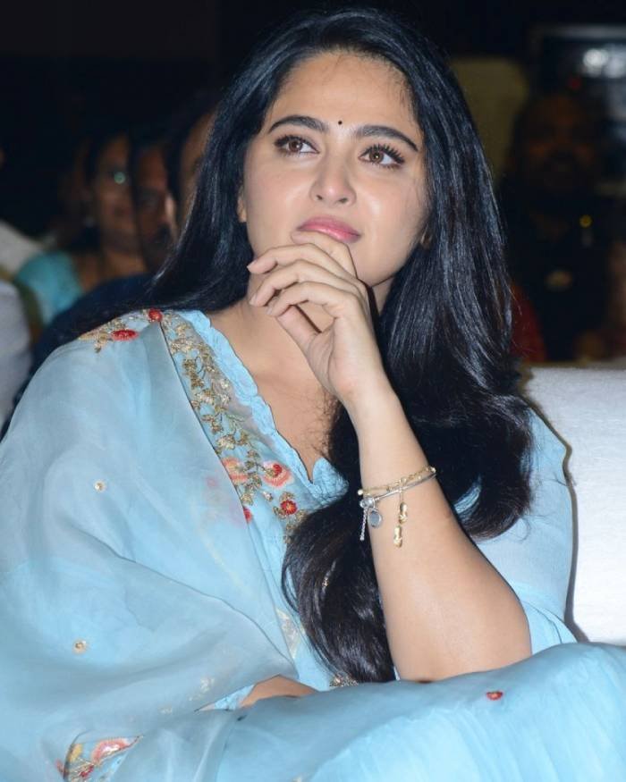 anushka shetty_teluguvox_8